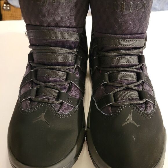JORDAN  GRADE  SCHOOL BOYS' MAX AURA SNEAKER BOOT - Picture 4 of 16